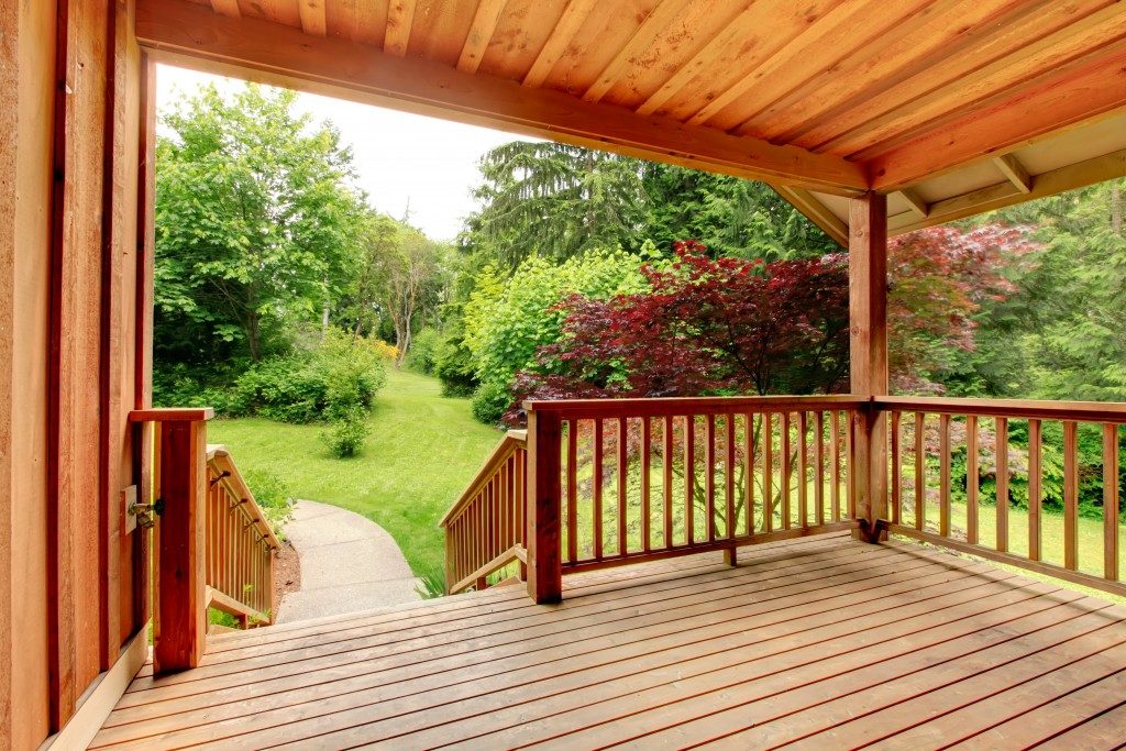 nice deck with beautiful scenery, and space.